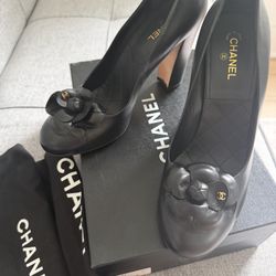Authentic Chanel Camellia pumps 
