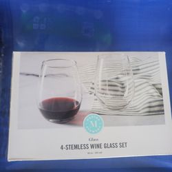 New Martha Stewart 4pc Wine Glass Set 