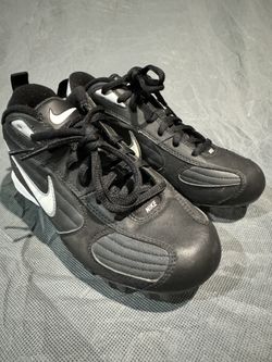 SOFTBALL CLEATS