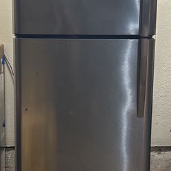 Frigidaire Refrigerator. 