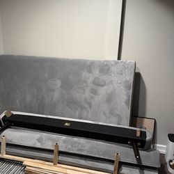 Quien bed velvet grey