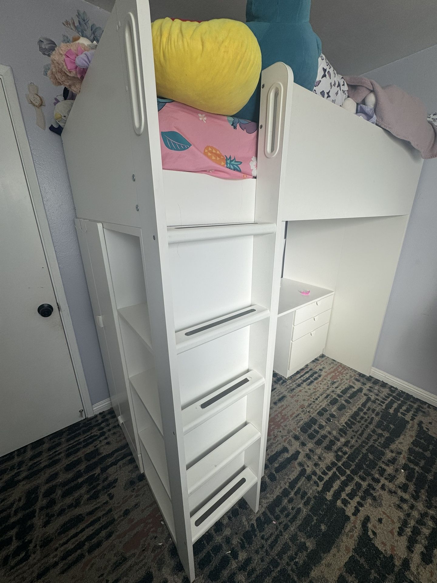 Bed/desk