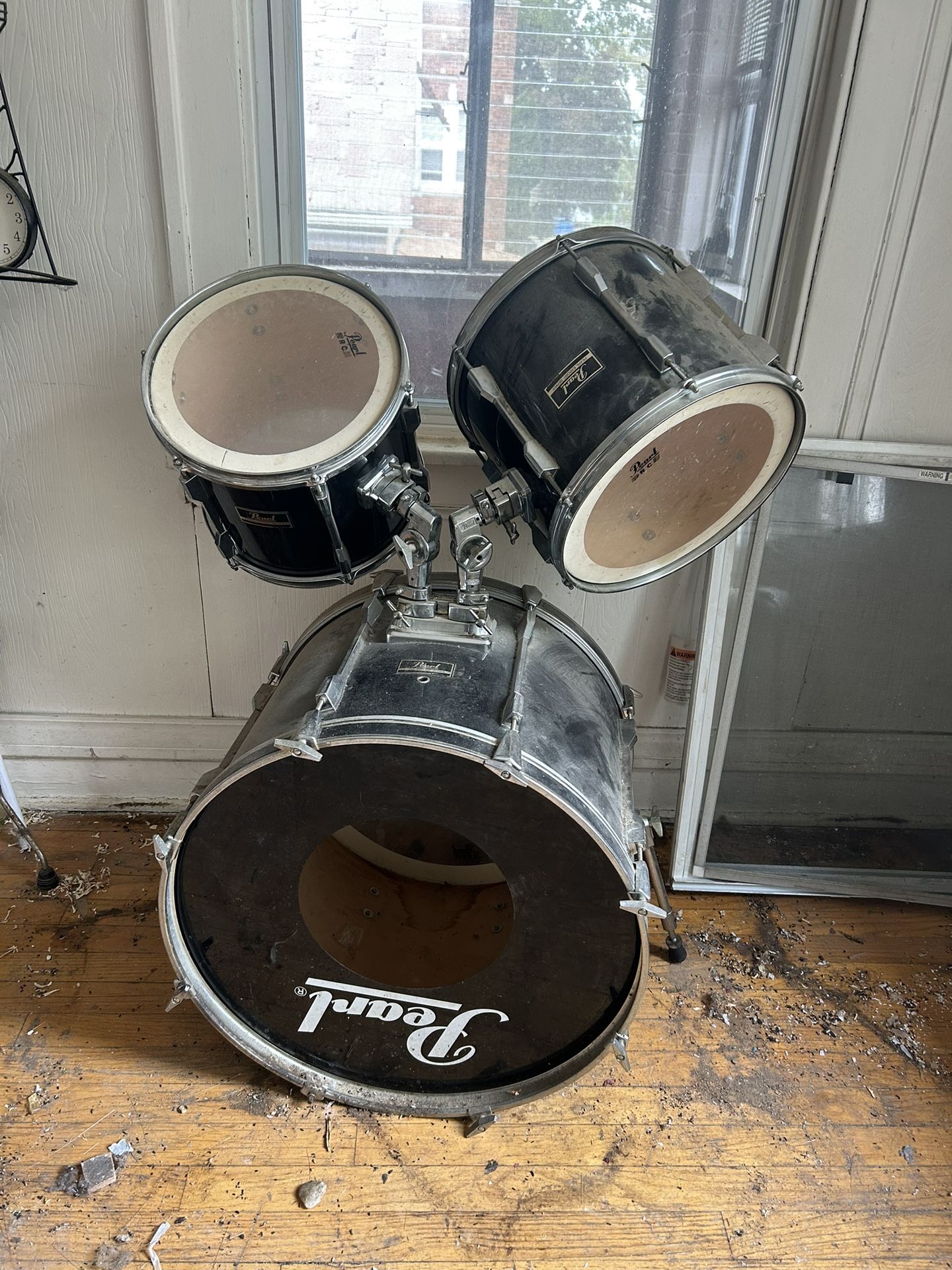 Pearl Five Piece Drum Set