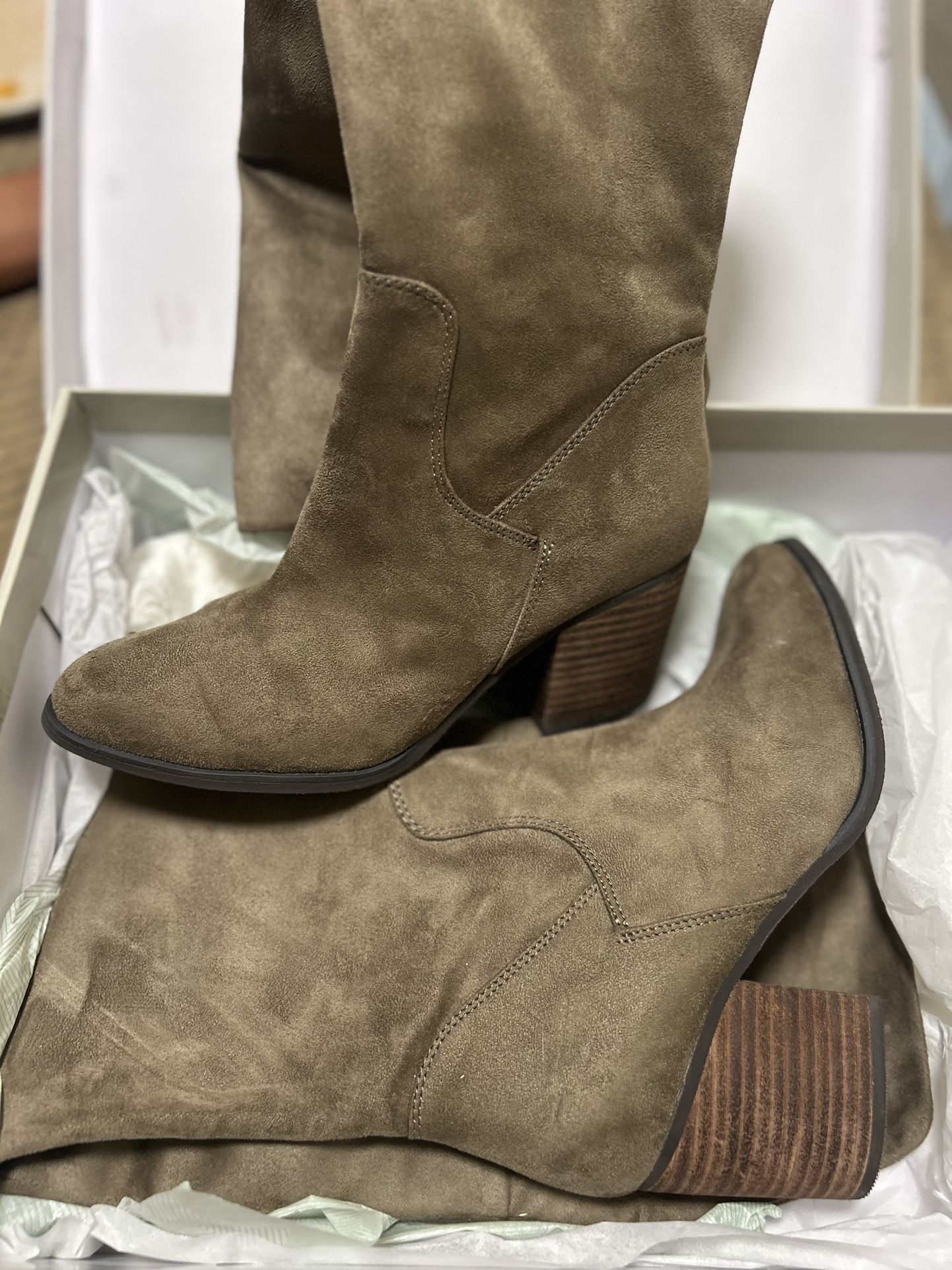 Boots Size 8