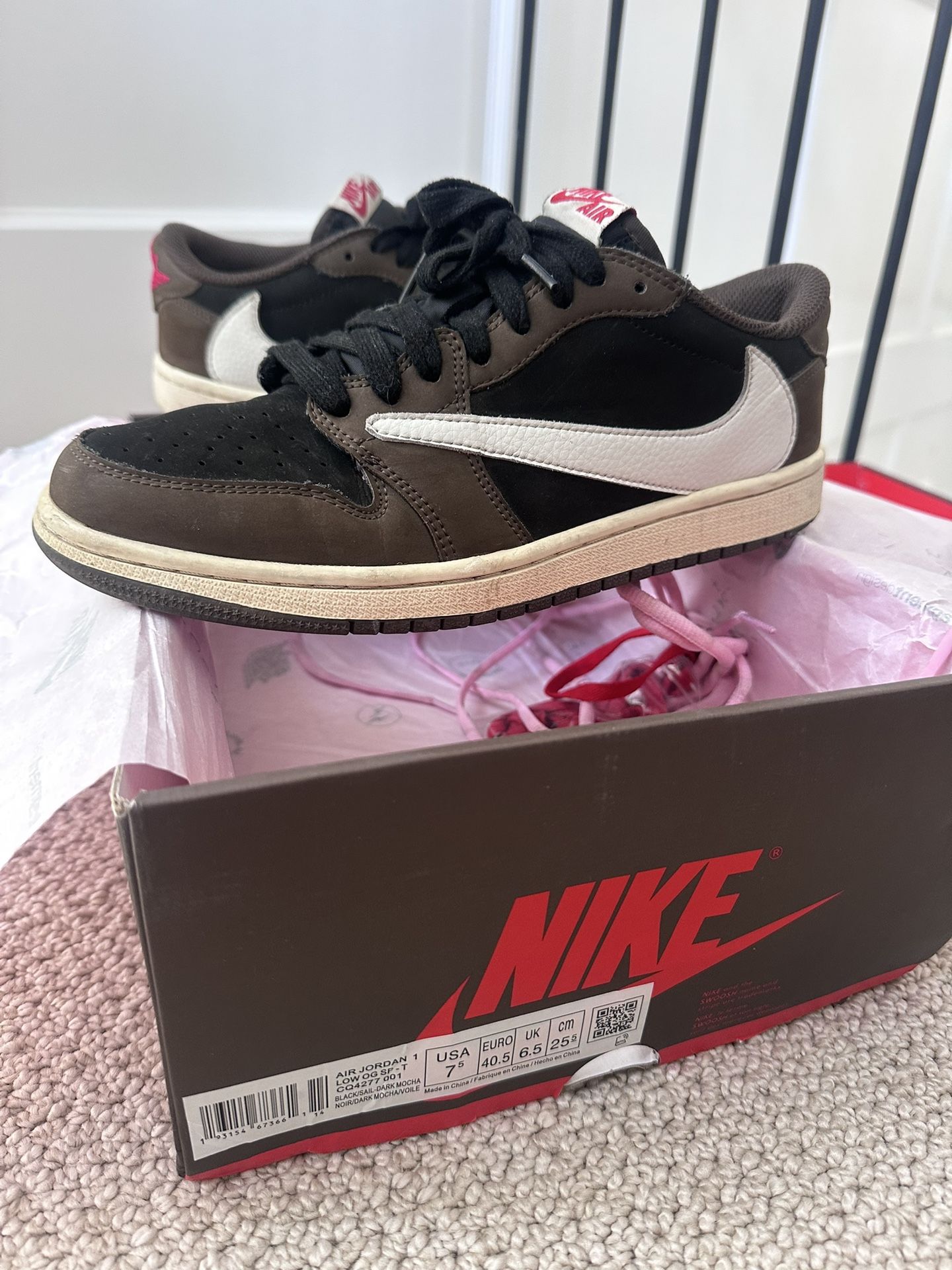 Travis Scott Air Jordan 1 Low Mocha Size 7.5