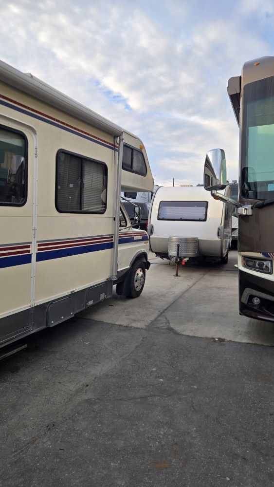 RV / TRAILER
