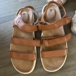 Woman sandals, size 10