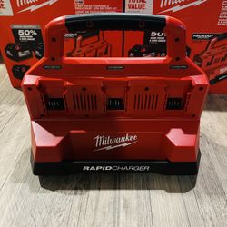 Milwaukee 6 Port Rapid Charger