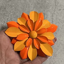 Vintage Hippy Mod 60's Large Shades of Orange Daisy Flower Enamel Pin Brooch