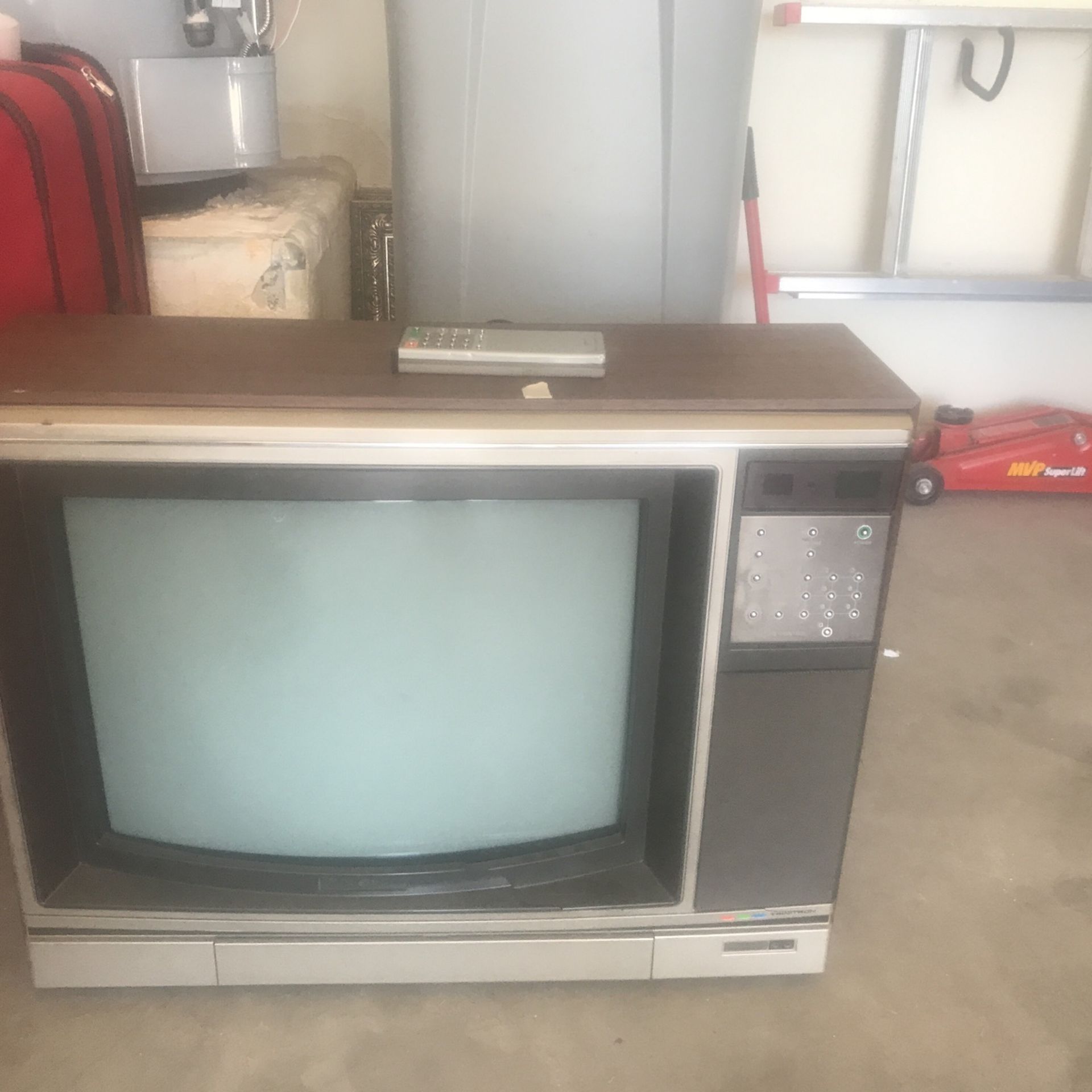 Working 19 Inch Retro 1983 Sony Trinitron Color Gaming Tv