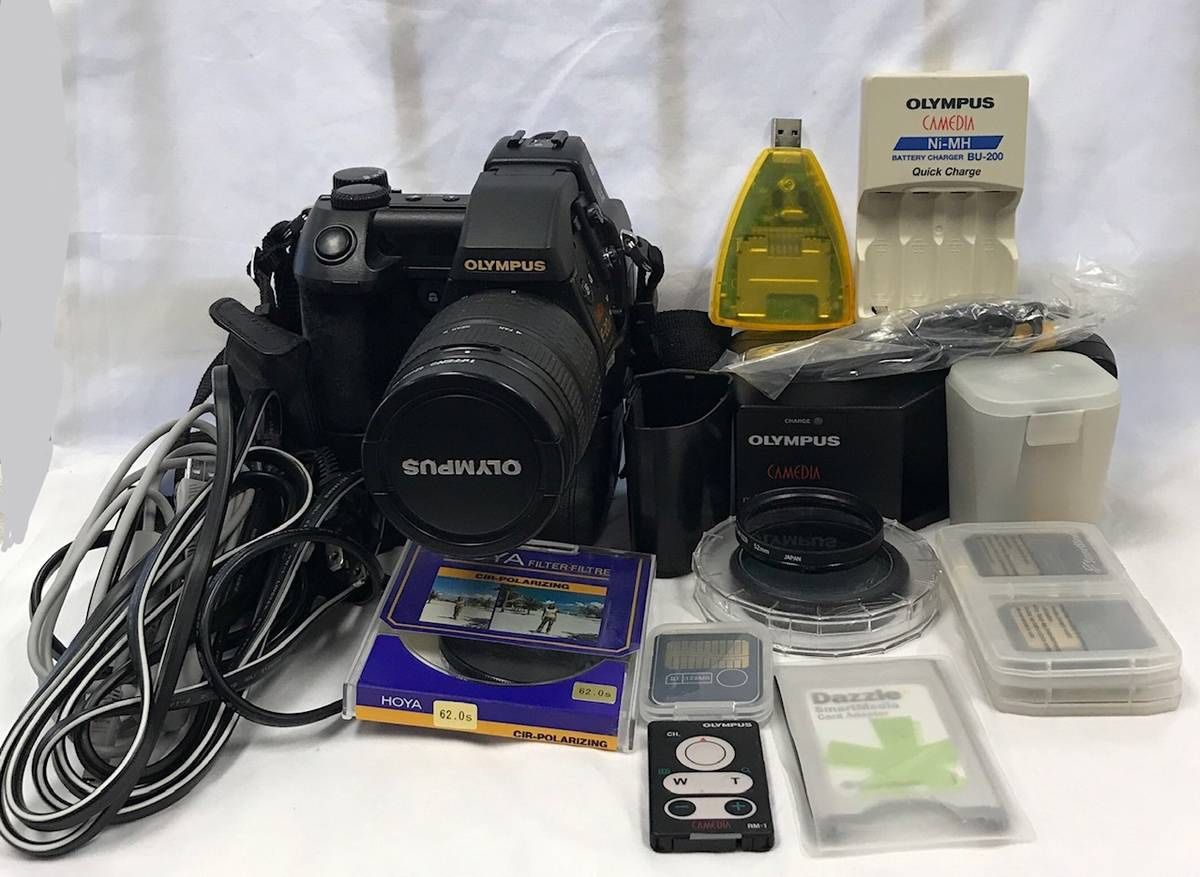 Olympus CAMEDIA E-20N 5.0MP Digital SLR Camera Bundle