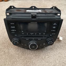 Honda 2003-05 Stereo And Climate Control Unit  