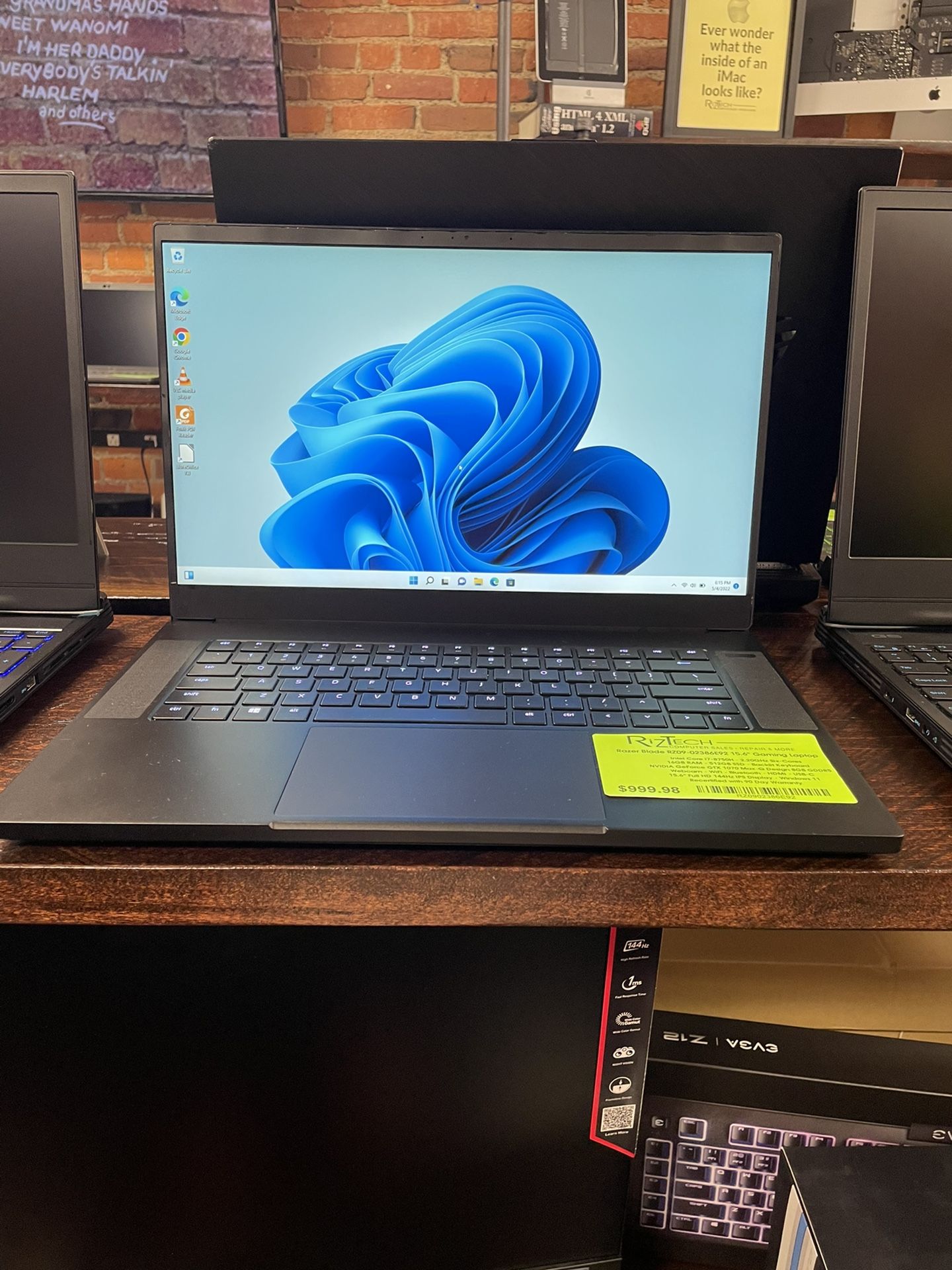 Razer Blade RZ0902386E92 Gaming Laptop i7 SixCore 16GB RAM 512GB SSD 8GB GPU W11 15.6” FHD 144Hz IPS