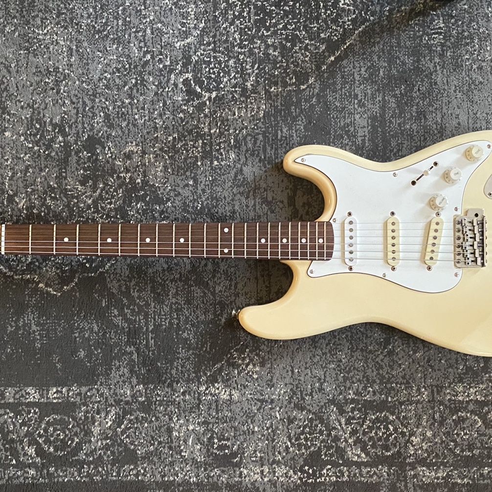 Vintage 1980’s Fender squier Stratocaster Olympic White