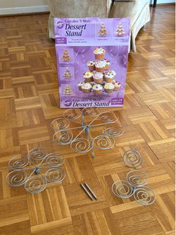 Wilton cupcake and dessert stand. Holds 18