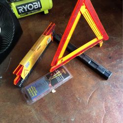 2 Warning Triangles 