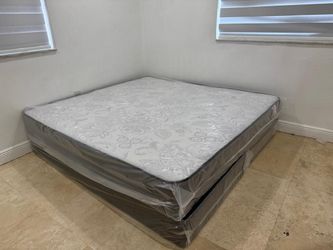 NEW MATTRESS KING SIZE PLUSH WITH BOX SPRING 