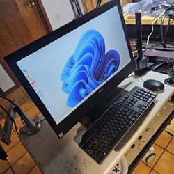 Dell 24 All In One PC. i7-2.80GHz-CPU 16GB Ram 512GB SSD Wi-Fi Bluetooth