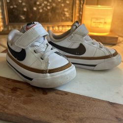 Toddler  Nike! Size 4.5 