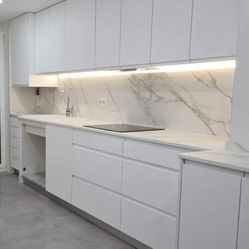 Custom Kitchen Cabinets 