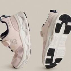 Big Kids  shoes Size 5.5/ Women size 6.5