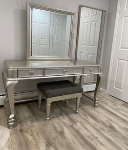Vanity Set