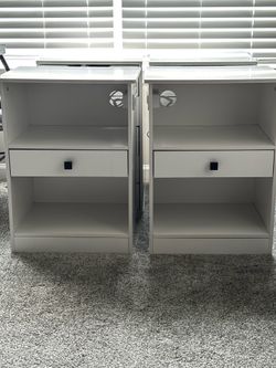 2 Nightstands