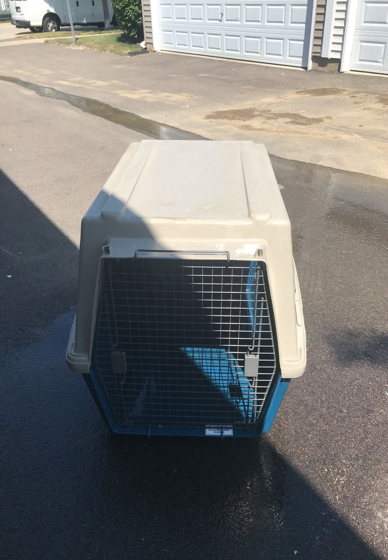 XL Dogloo Furrari Brand Dog crate/Cartier