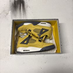 Air Jordan 4 Retro Lightning 2021 Size 9.5, CT8527-700, OG