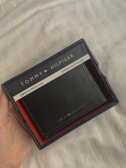 tommy hilfiger black leather billfold wallet & valet RFID protected (great gift)