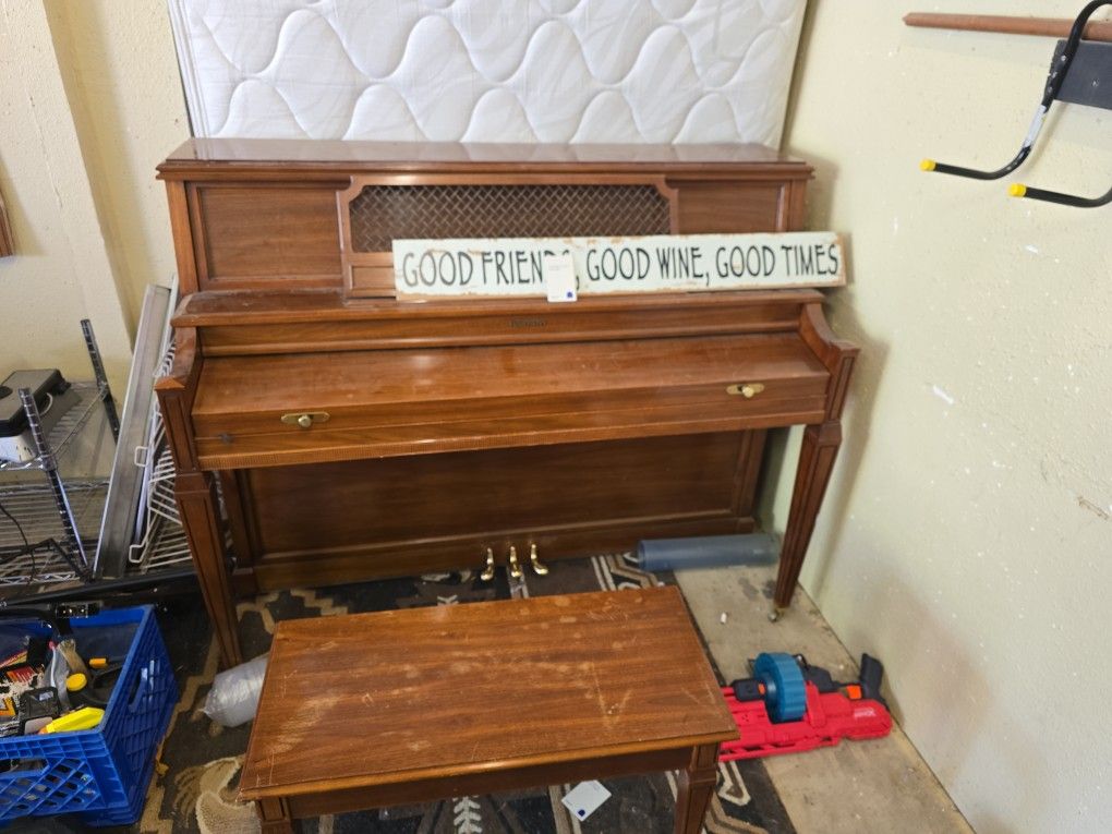 Baldwin Spinet