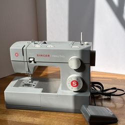 Singer Heavy Duty Sewing Machine 4432