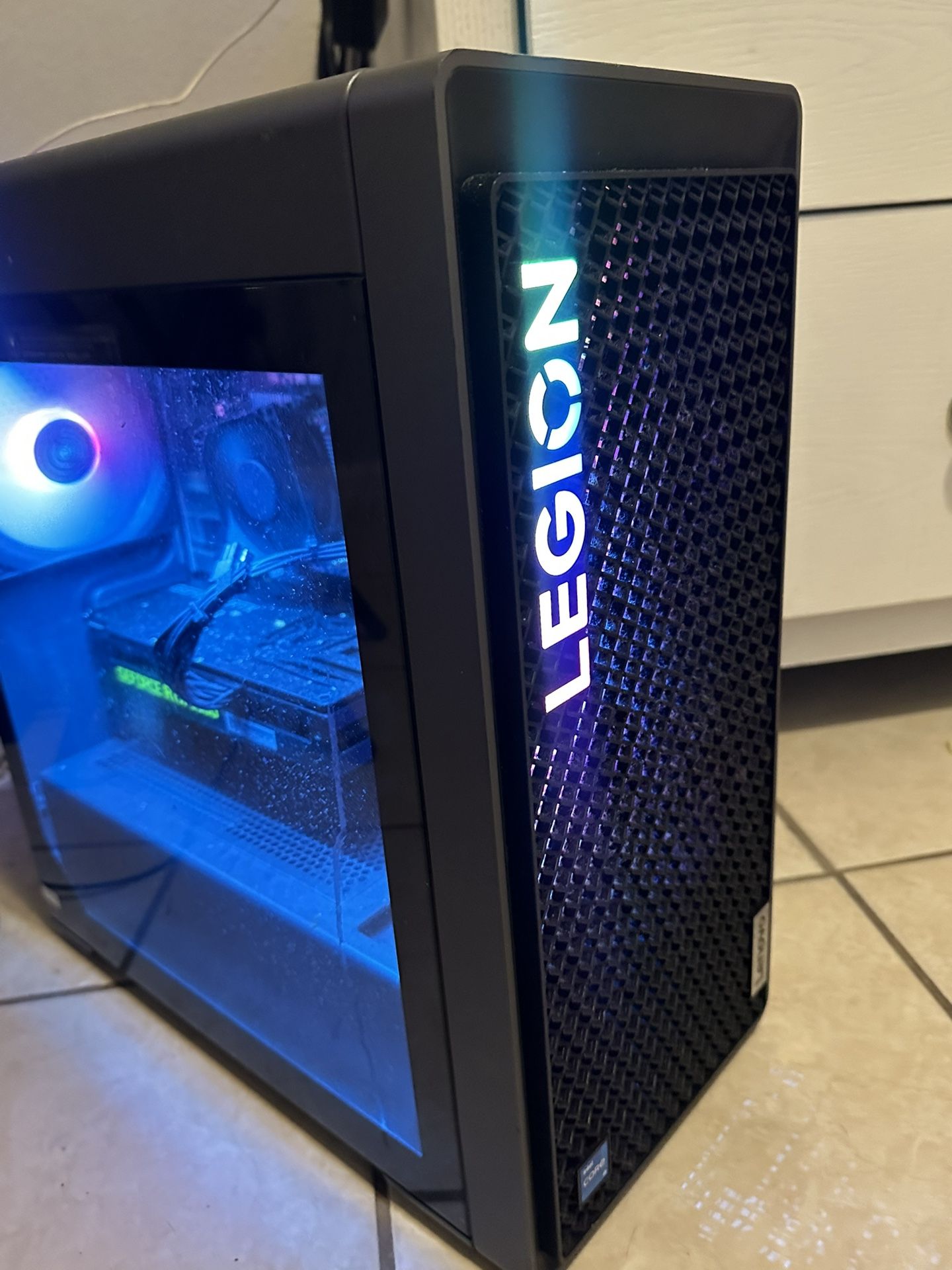 Gaming PC Lenovo - Legion Tower 5i Gaming Desktop - Intel Core i5 14400F - 16GB Memory - NVIDIA GeForce RTX 4060 - 1TB SSD - Storm Grey