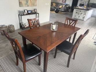 3'x5' dining table(no chairs)