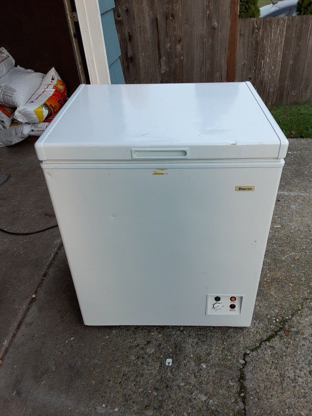 Chest Freezer 5 Cubic Feet Delivery Is Avail Firm On My Price