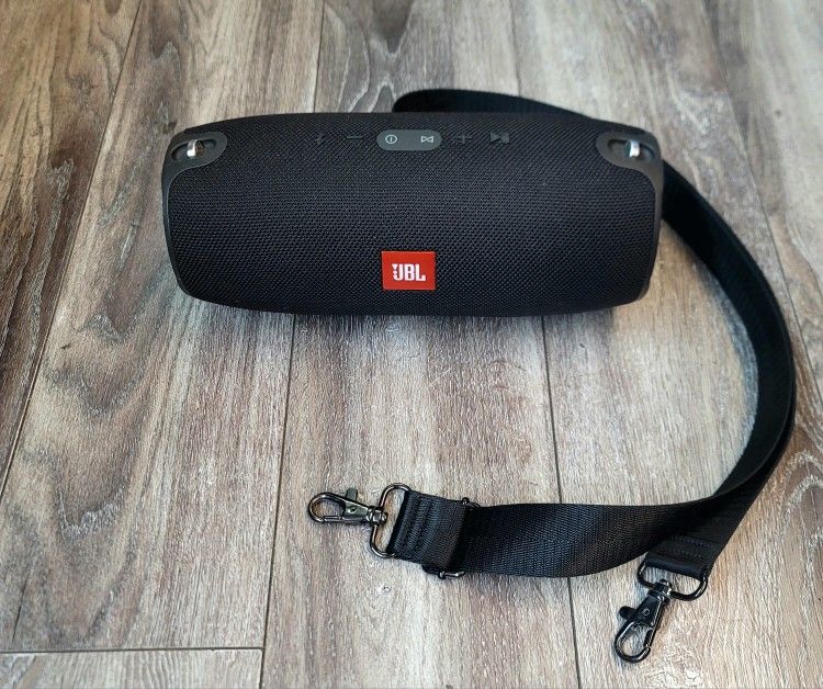 JBL Xtreme, Splashproof portable speaker with ultra-powerful performance