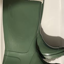 Size 9 women rain boots