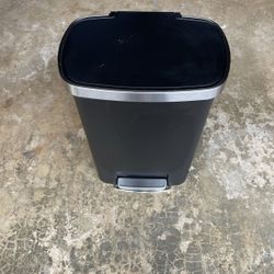 BH & G Soft Close Trash Can 