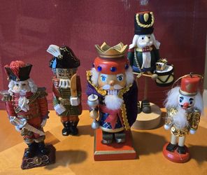 Collectible Nutcrackers, 5"-8" Tall