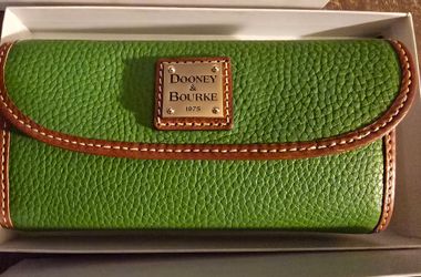 Dooney & bourke purse