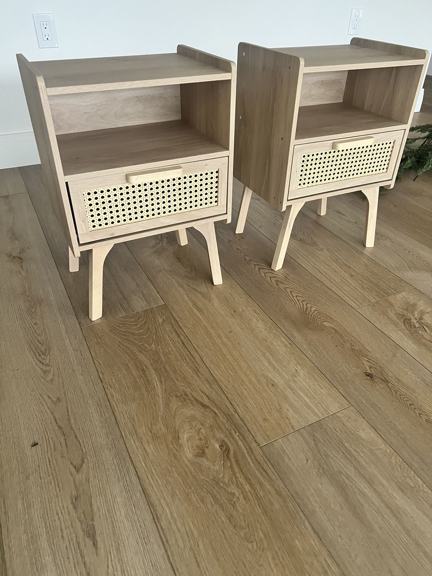 2 Nightstands EXCELLENT CONDITION 