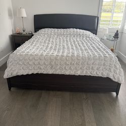 Deluxe Wooden Queen Bedframe and Mattress