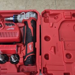 LIKE NEW MILWAUKEE M12 EXPANSION TOOL 275$ COMES WITH 2 BATTERIES  PRICE FIRM