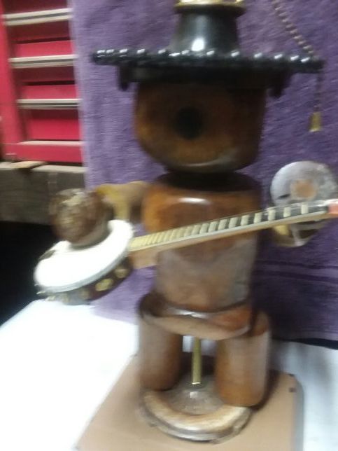 Wood people with lamp