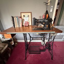 Vintage Singer 107W1 Industrial Zigzag Sewing Machine with Cast Iron Treadle Table
