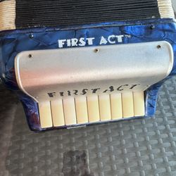 FIRST ACT CHILDREN’S ACCORDION 