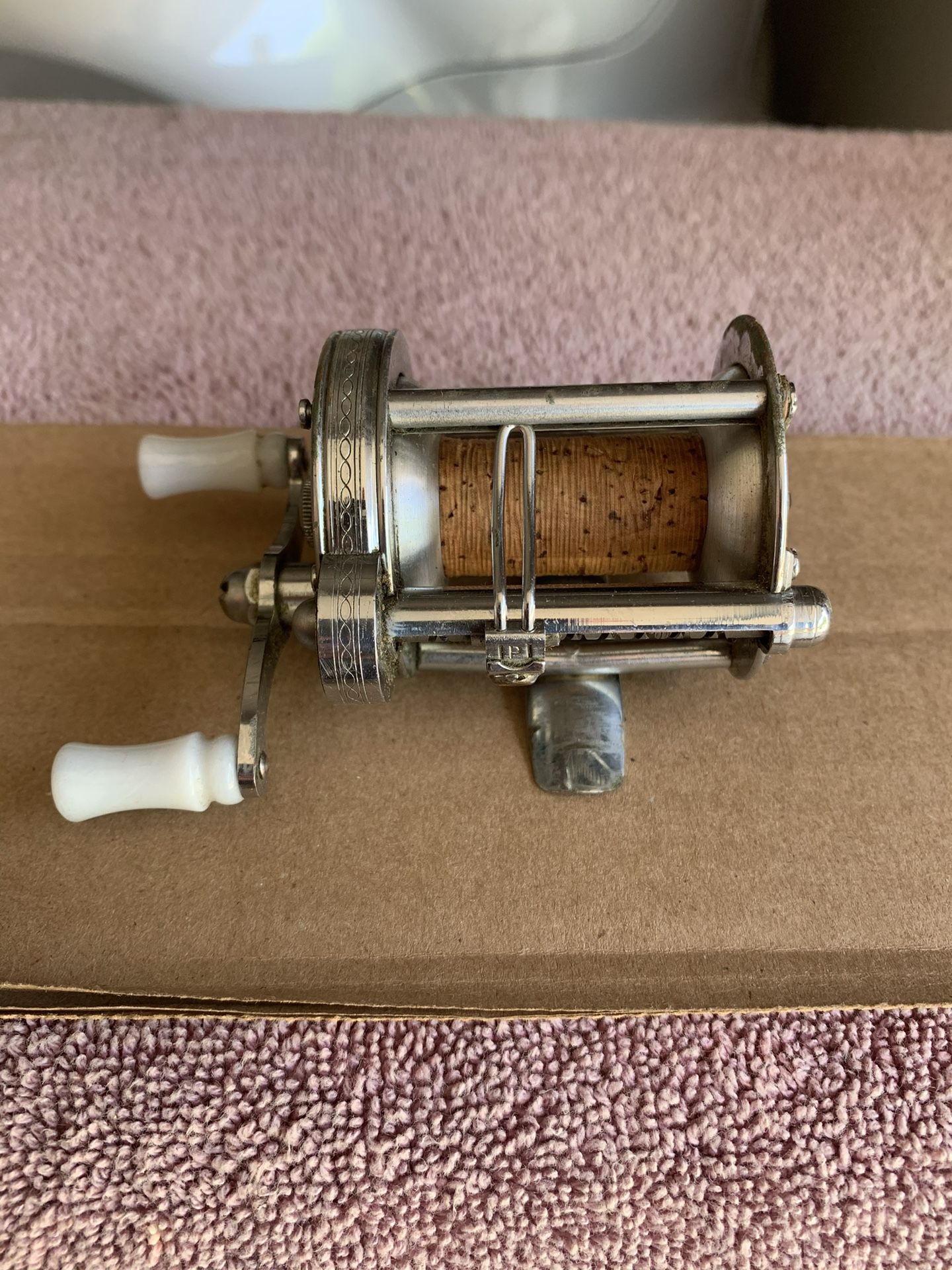 Vintage Pflueger Summit Fishing Reel, model 1993-L In Original Box