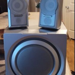 Speakers Has Wires