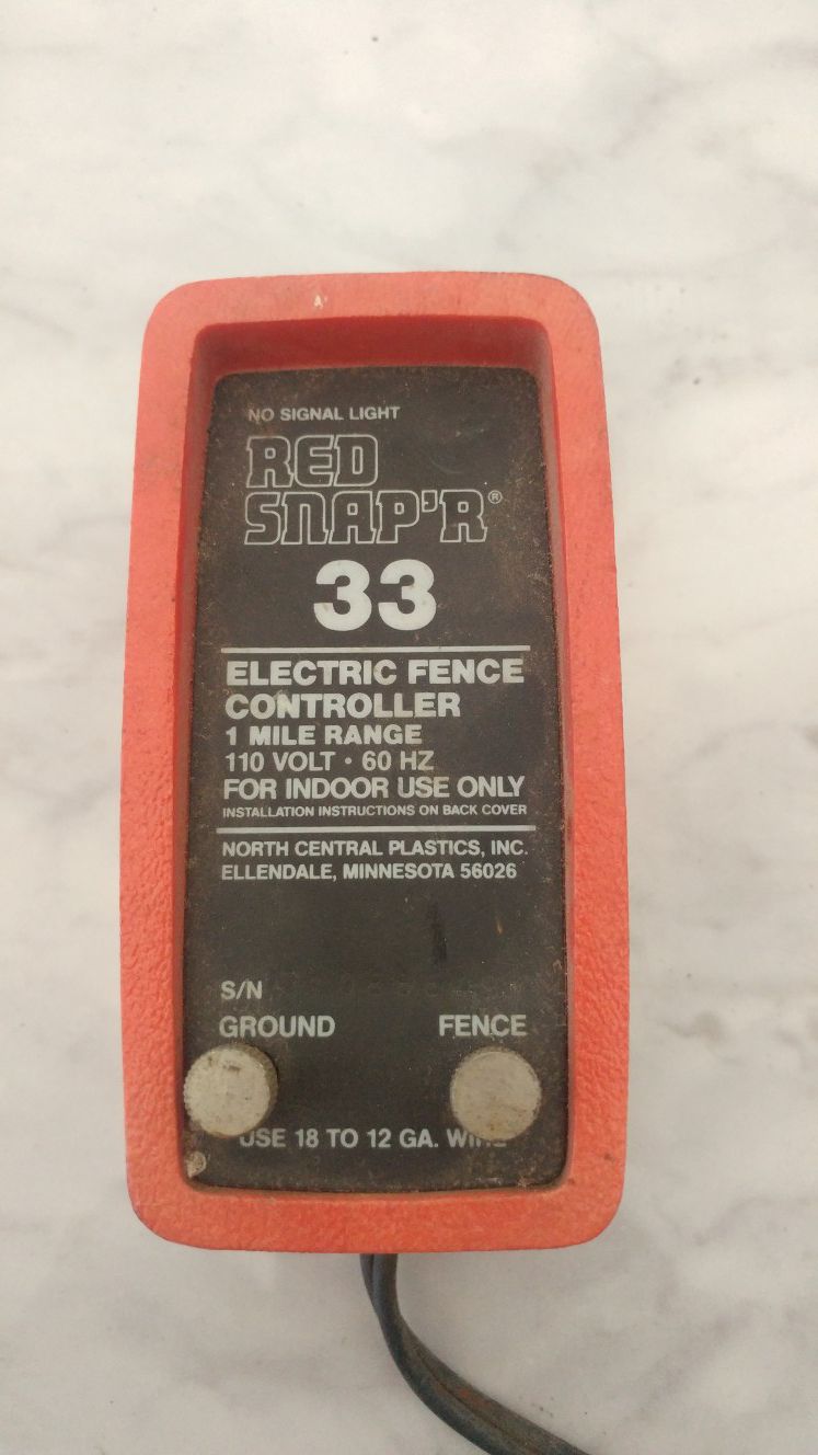 Red Snap'r 33 Electric Fence Controller