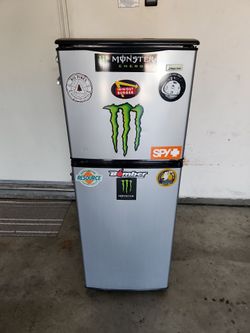 Magic chef  mini fridge